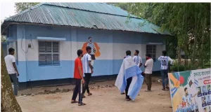 নিজের পুরো বাড়ি রাঙিয়েছেন প্রিয় দল আর্জেন্টিনার পতাকার রঙে