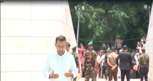বিদেশ সফর সফলভাবে সম্পন্ন করে দেশে ফিরেই প্রধানমন্ত্রীর বাবা-মায়ের কবর জিয়ারত