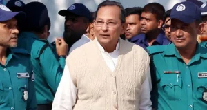 রায় ঘোষণার পর ট্রাইব্যুনালের কাঠগড়ায় থাকা আসামি ইনু হেসে ওঠেন
