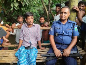 কামারখন্দে ইয়াবাসহ কথিত সাংবাদিককে পুলিশে সোপর্দ