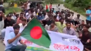 গোপালগঞ্জে নিষিদ্ধ ছাত্রলীগের বিক্ষোভ ও সড়ক অবরোধ