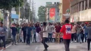 পুলিশের সামনেই আ. লীগের মিছিল, আটক ৪