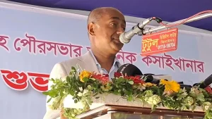 সিগারেট-মদের দাম বৃদ্ধি নিয়ে মিছিল দেখে ‘ভাষা হারিয়েছেন’ আইনমন্ত্রী