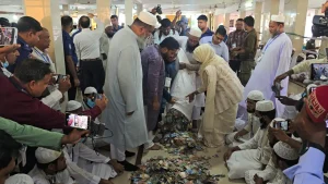 পাগলা মসজিদে ৩ ঘণ্টায় মিলল ১০ কোটি টাকা, এখনো চলছে গণনা