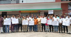 বিএনপি কার্যালয়ের সামনে যুবদলের পদবঞ্চিতদের অবস্থান