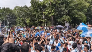 মেসি মেসি স্লোগানে উত্তাল টিএসসি-রাজু ভাস্কর্য