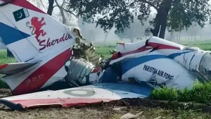 পাকিস্তান বিমানবাহিনীর যুদ্ধবিমান বিধ্বস্ত, ২ চালক নিহত