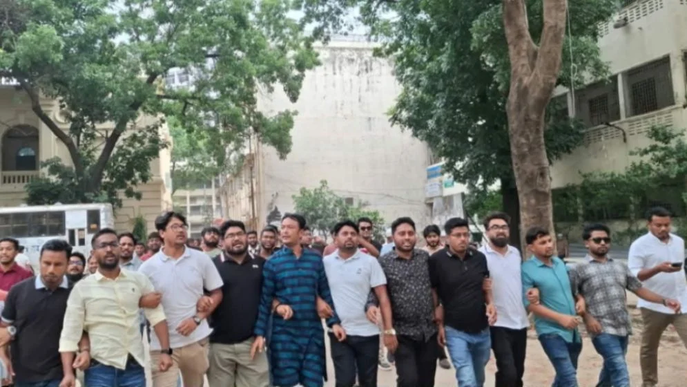 নিষিদ্ধ ছাত্রলীগের অপতৎপরতার প্রতিবাদে জবি ছাত্রদলের বিক্ষোভ