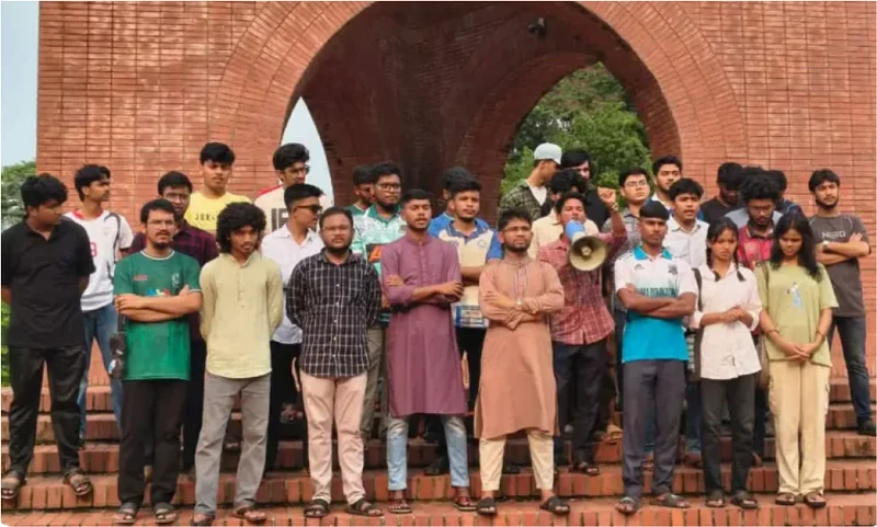 ‘জুলাইযোদ্ধা’ বলে জাবি শিক্ষার্থীকে নির্যাতন, ক্যাম্পাসে বিক্ষোভ
