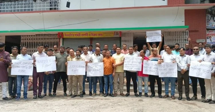 বিএনপি কার্যালয়ের সামনে যুবদলের পদবঞ্চিতদের অবস্থান