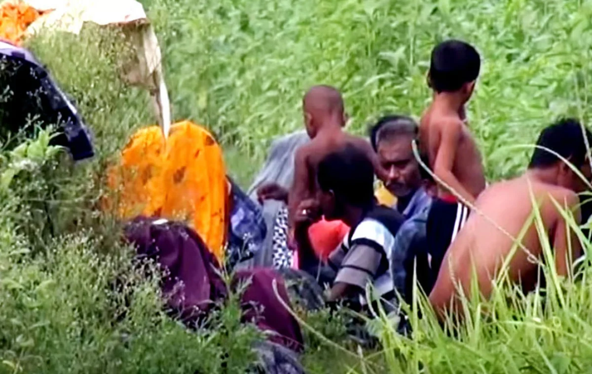 সীমান্তে ৪০ ঘণ্টা ধরে শূন্যরেখায় ১২ জন, পতাকা বৈঠকেও মেলেনি সমাধান