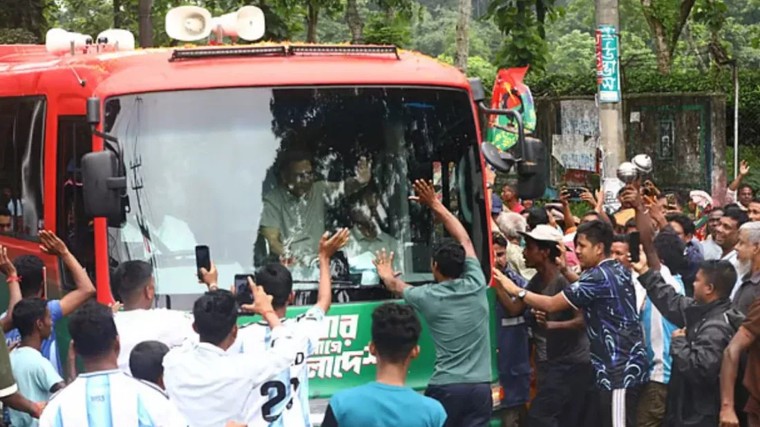 সিলেটে পৌঁছেছেন প্রধানমন্ত্রী, সড়কপথে মৌলভীবাজারের উদ্দেশে রওনা