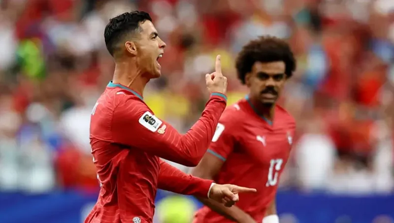 ইতিহাস গড়লেন রোনালদো, ১৭ মিনিটে পর্তুগালের ২ গোল