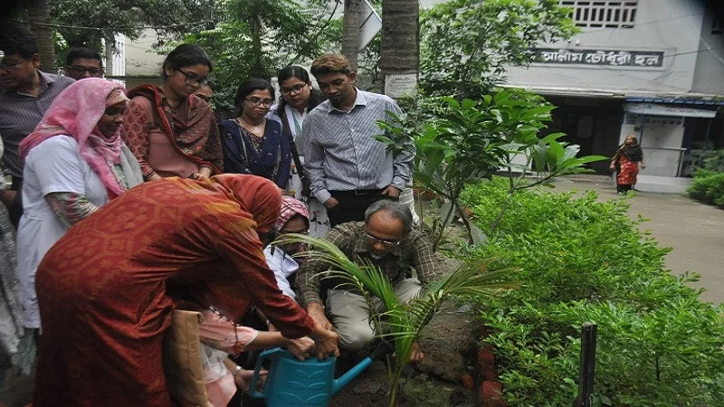 ডা. জুবাইদা রহমানের জন্মদিন উপলক্ষে ঢামেক প্রাঙ্গণে বৃক্ষরোপণ