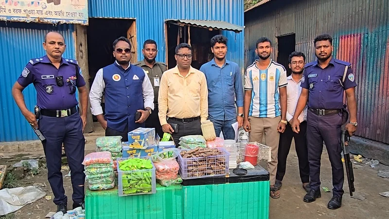 অনুমোদনহীন আইসক্রিম কারখানায় মোবাইল কোর্টের অভিযান, ৮০ হাজার টাকা জরিমানা