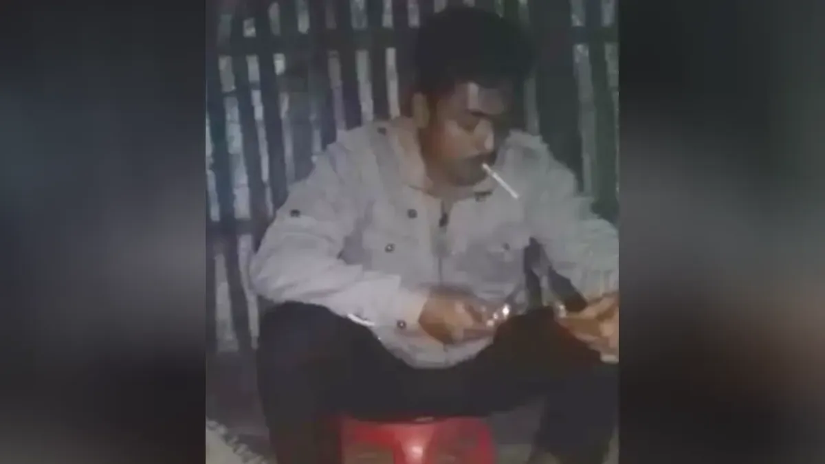 স্বেচ্ছাসেবক দল নেতার ইয়াবা সেবনের ভিডিও ভাইরাল