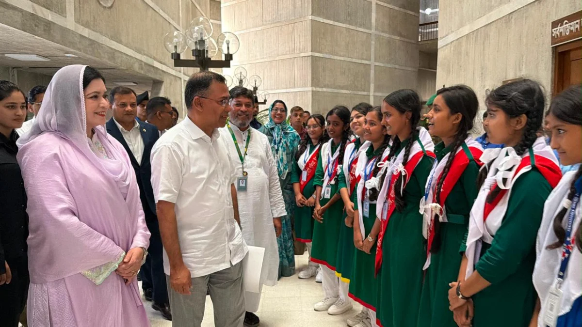 দেশের কল্যাণে কাজ করতে শিক্ষার্থীদের প্রস্তুত হতে বললেন প্রধানমন্ত্রী