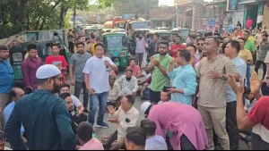 পার্বত্য মন্ত্রীর পদত্যাগ বাতিলের দাবিতে সড়ক অবরোধ করে বিক্ষোভ