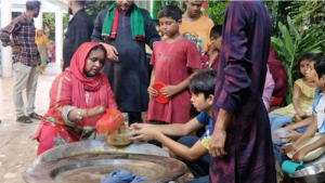মহররম উপলক্ষে আইভীর বাড়িতে নেওয়াজ বিতরণ