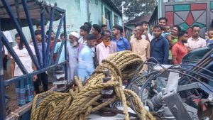 নিষিদ্ধ ছাত্রলীগ নেতার মারপিটে লাইনম্যান আহত, পল্লী বিদ্যুতের গাড়ি ভাঙচুর
