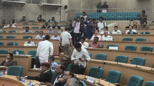 শেখ পরিবারের নামে ৫ স্থাপনার নাম পরিবর্তন না হওয়ায় সিনেট থেকে ওয়াকআউট ডাকসু নেতাদের