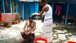 ন্যায় বিচার না পেয়ে দুধ দিয়ে গোসল করে বিএনপি ছেড়েছেন তোতা