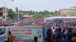 বাবা-মায়ের কবরের পাশে সমাহিত তোফায়েল আহমেদ