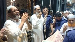 প্যারোলে মুক্তি পেয়ে মায়ের জানাজায় অংশ নিলেন পটিয়া উপজেলা আ.লীগের সহসভাপতি