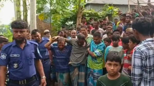 প্রবাসীর স্ত্রীকে ধর্ষণচেষ্টার অভিযোগে যুবলীগ নেতাকে গণপিটুনি