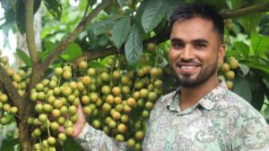 চাকরির পাশাপাশি কৃষিতে বাজিমাত, লটকন চাষে সফল বিজিবি সদস্য রাসেল