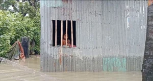 তলিয়ে গেছে একের পর এক গ্রাম, অসহায় হাজার হাজার মানুষ