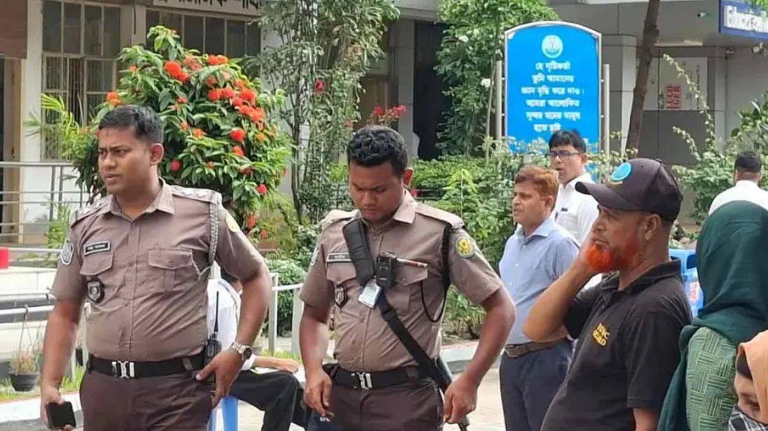 এইচএসসি পরীক্ষার কেন্দ্রে পুলিশের বডি ওর্ন ক্যামেরায় নজরদারি