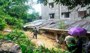 চট্টগ্রামে টানা বৃষ্টিতে পাহাড়ধসে দুই শিশুর মৃত্যু