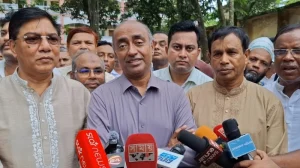 শেখ হাসিনা ফিরলে আইনের বাইরে সরকার কিছু করবে না: আইনমন্ত্রী