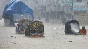আরও ভারি বৃষ্টি ও পাহাড় ধসের পূর্বাভাস দিল আবহাওয়া অফিস