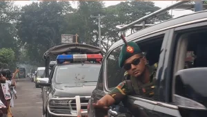 প্রধানমন্ত্রীর গাড়ি বহরে ইটের টুকরা নিক্ষেপ, তদন্তে নেমেছে পুলিশ