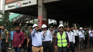 মিরপুর-১০ মেট্রোরেল স্টেশন এলাকায় ডিএমটিসিএলের উচ্ছেদ অভিযান