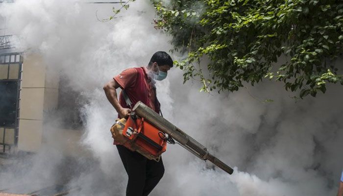 ধোঁয়ায় মরে না মশা, ‘লোক দেখাতে’ মাসে ব্যয় সাড়ে ১০ কোটি টাকা