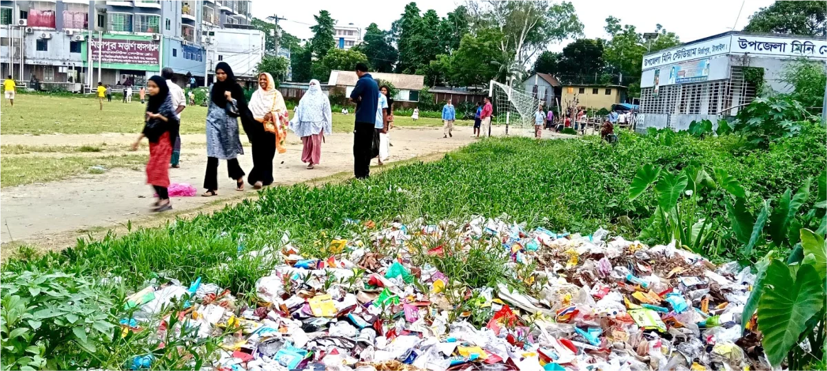 অবহেলা আর অযত্নে ‘মিনি স্টেডিয়াম’ যেন ময়লার ভাগাড়, খেলাধুলা বন্ধের উপক্রম