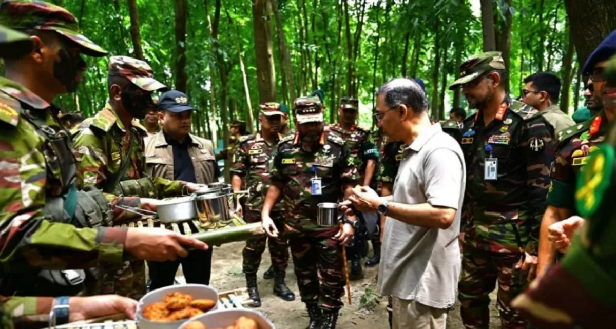 এই প্রথম কোনো প্রধানমন্ত্রী সেনাবাহিনীর গ্রীষ্মকালীন প্রশিক্ষণ এলাকায় স্বশরীরে উপস্থিত