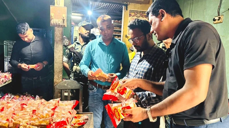 অস্বাস্থ্যকর পরিবেশে খাদ্যপণ্য উৎপাদন, বেকারি মালিককে জরিমানা