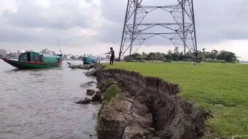 অবৈধ বালু উত্তোলনে হুমকির মুখে আশুগঞ্জের চর সোনারামপুর, ঝুঁকিতে জাতীয় গ্রিড লাইন ও বিদ্যুৎকেন্দ্র