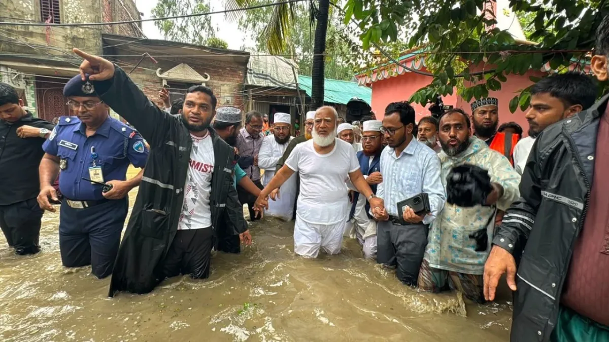 বিপন্ন মানুষের পাশে দাঁড়াতে এসেছি : জামায়াত আমির
