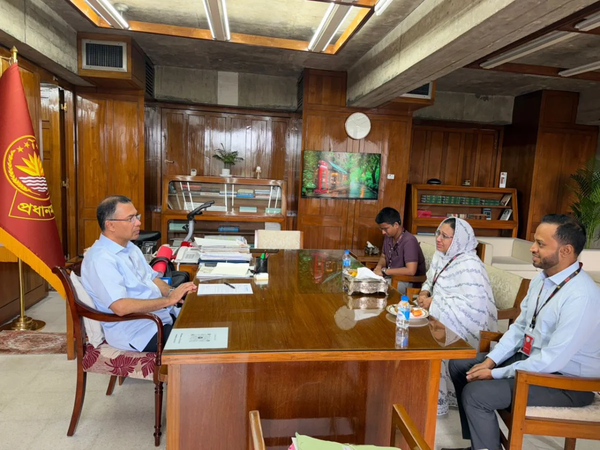 প্রধানমন্ত্রীর ব্যবহারে মুগ্ধ জুলাই যোদ্ধার মা