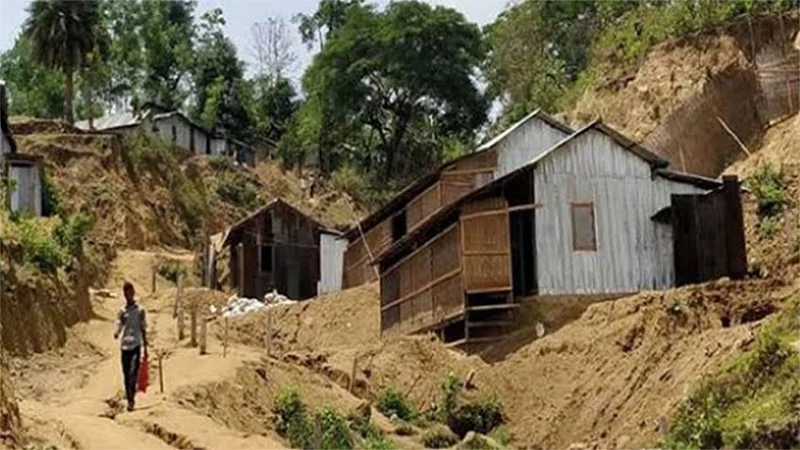 পাহাড় কাটার খেসারত, প্রতি বর্ষায় বাড়ছে প্রাণহানি