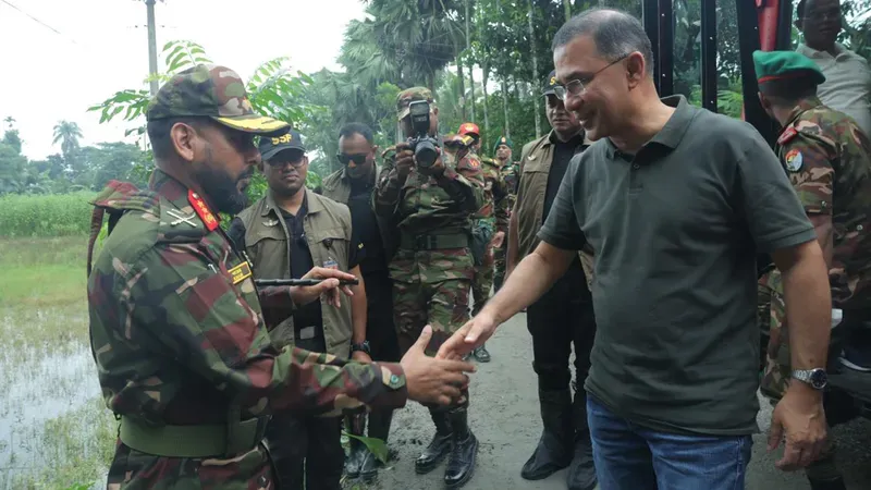বিস্তীর্ণ জঙ্গলে সেনাবাহিনীর গ্রীষ্মকালীন মহড়া পরিদর্শন করলেন প্রধানমন্ত্রী