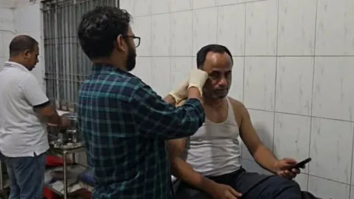 বালু ব্যবসায়ীর কানে বিএনপি নেতার কামড়