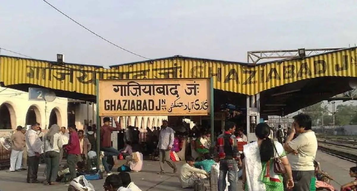 নারী পুলিশরা ভয়ে দরজা লক করে দেন, চিৎকার করতে করতে যুবকের মৃত্যু