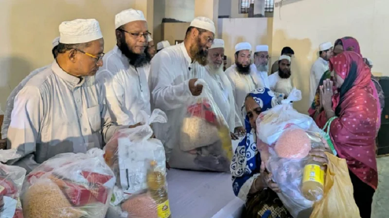 এই দুর্যোগের সময়ে আপনারা একা নন, আমরা পাশে আছি: মামুনুল হক