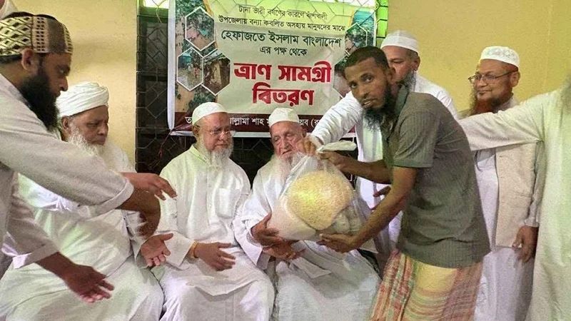 দুর্যোগে ক্ষতিগ্রস্ত মানুষের পাশে দাঁড়ানো ইমানি ও নৈতিক দায়িত্ব: হেফাজত আমির